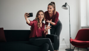 découvrez notre guide complet pour créer des vidéos instagram reels virales. apprenez toutes les astuces et techniques pour captiver votre audience et booster votre visibilité sur instagram.